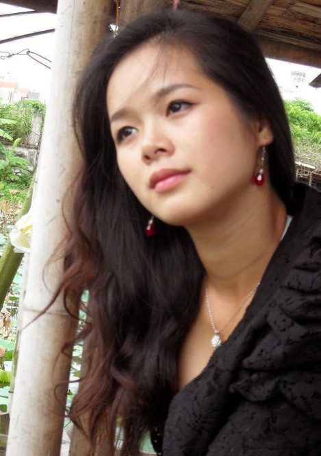 Nếu như nhiều thí sinh chọn phong cách gợi cảm, sexy thì cô gái Yên Bái, Trần Thanh Hoài lại mang đến Miss AutoPro 2011 vẻ đẹp đằm thắm, trong sáng, nữ tính.